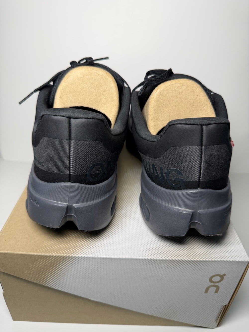 NIB On Cloudsurfer Next Mens 10.5W Wide Black Athletic Running Shoes Trainer NEW - Picture 7 of 16